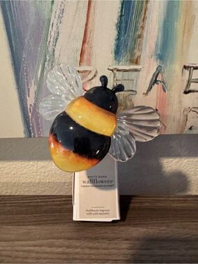 Bumble Bee Wallflower Plug